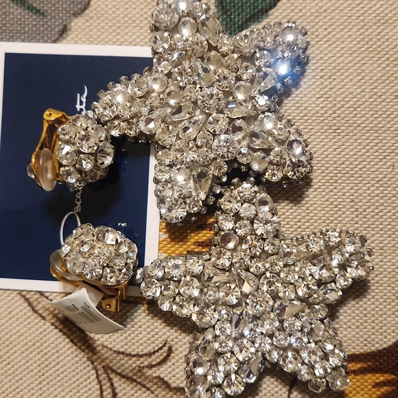 Oscar de la Renta Crystal Star Clip-On Earrings - Clear & Gold - Picture 2 of 6